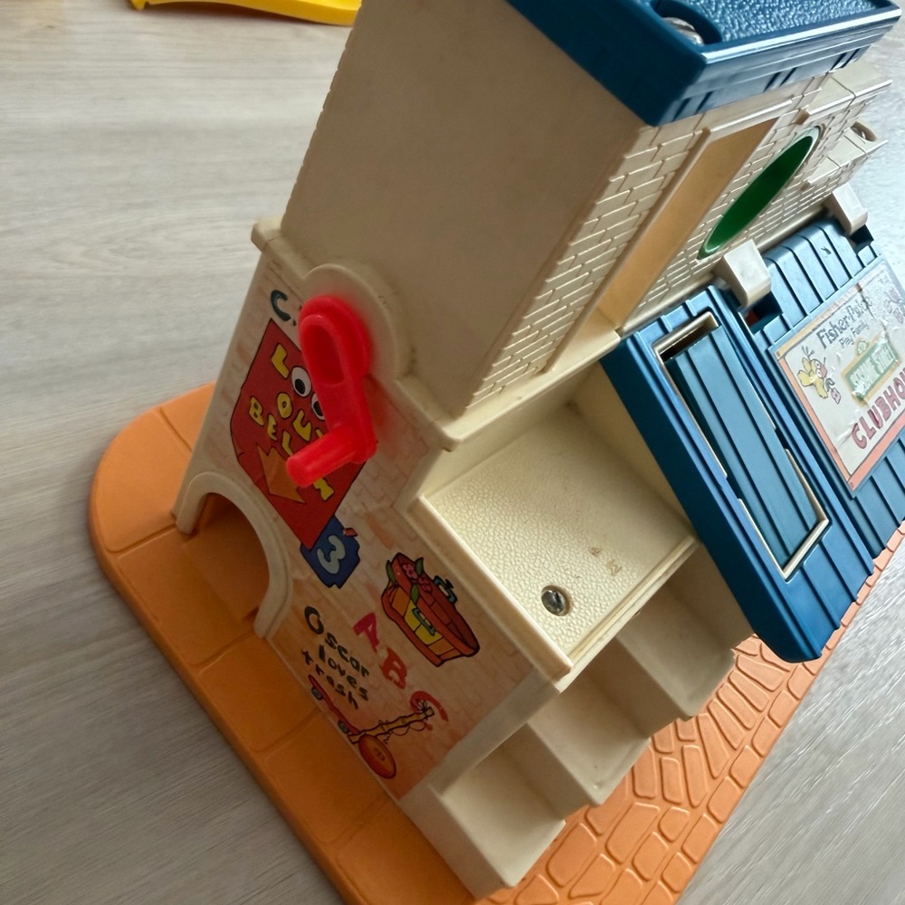 1976 Fisher Price Little People Sesame Street Clubhouse - Picture 5 of 14
